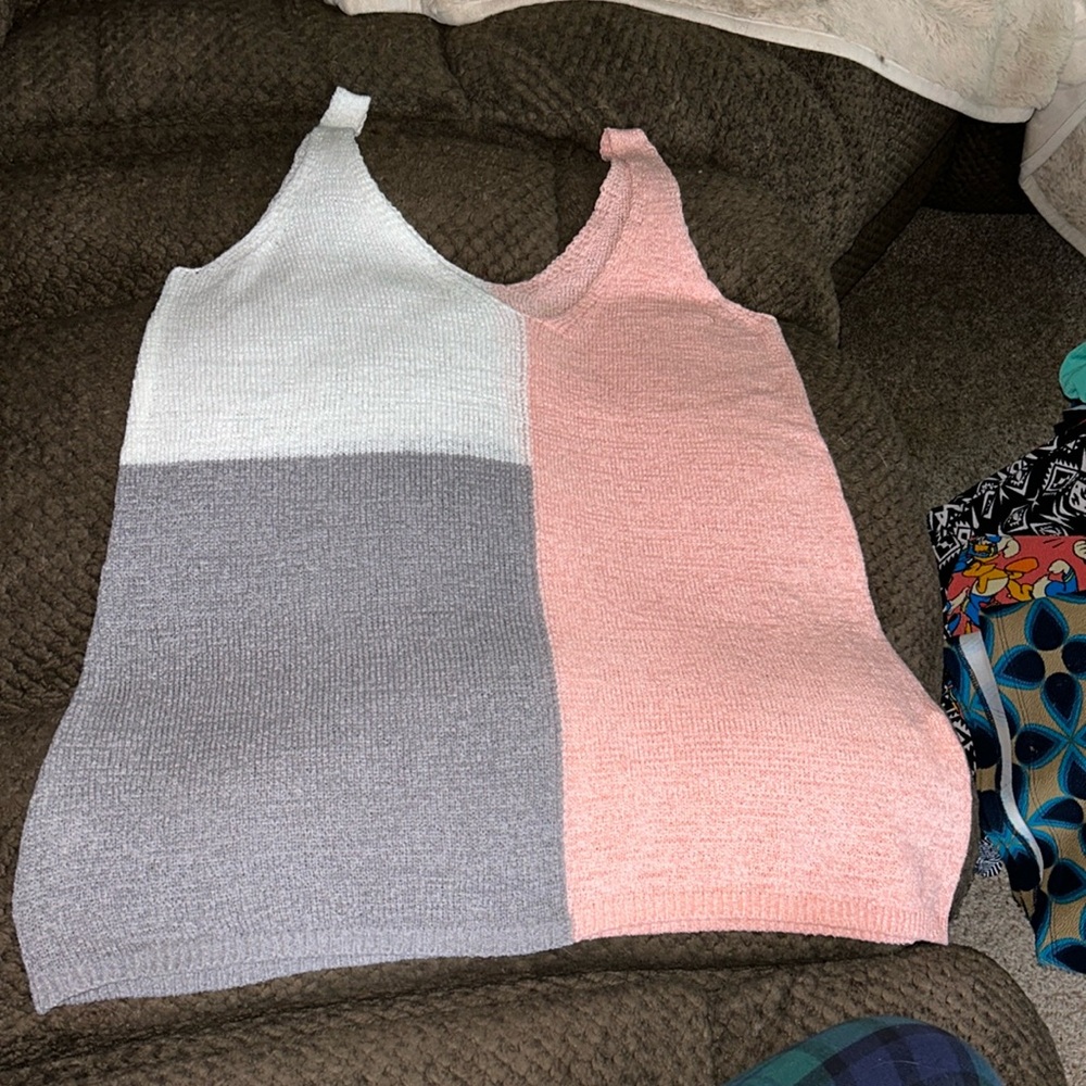 Color block NWOT US size 4-6 size small knit sweater type flowy tank top